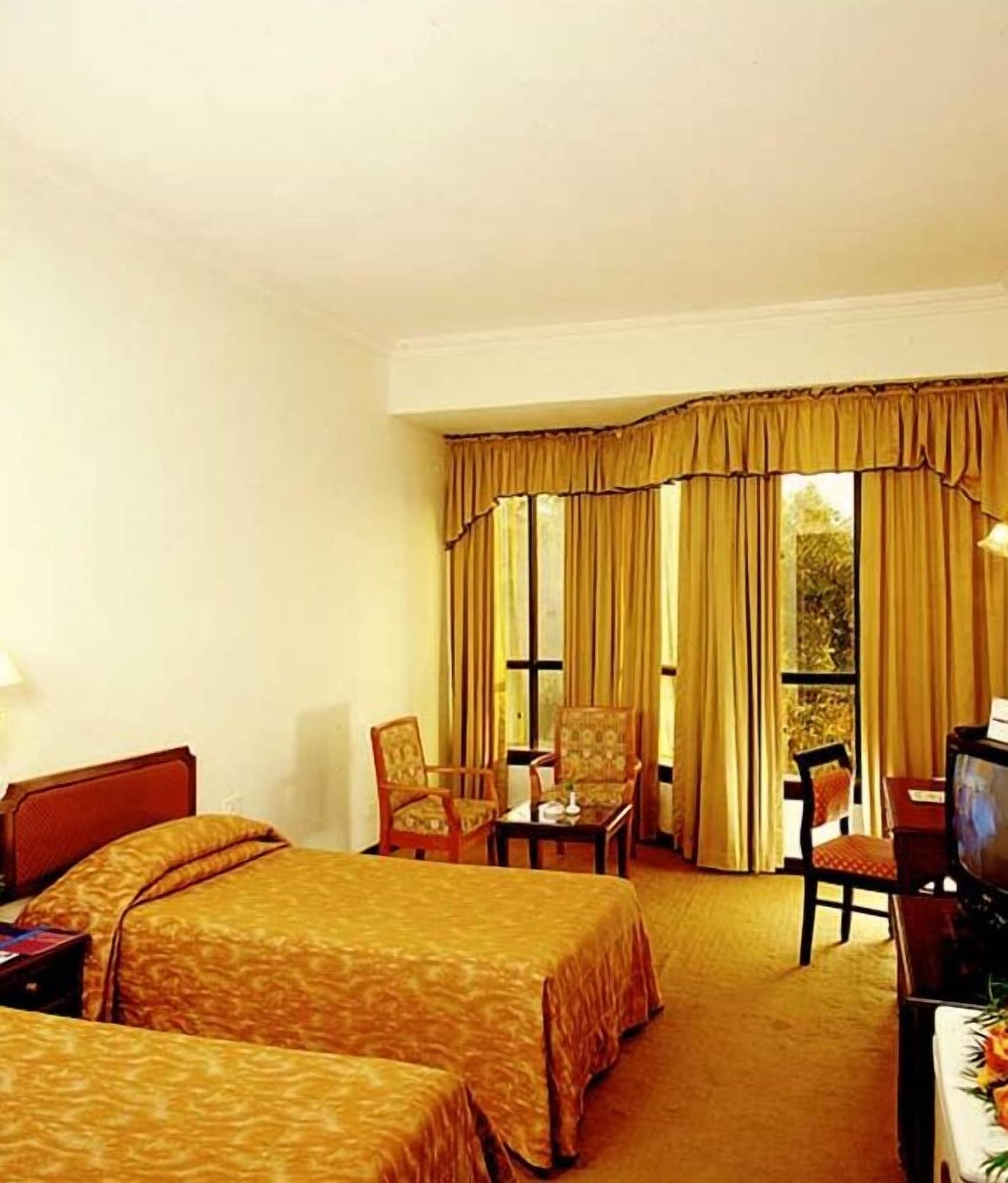 Hotel The Windsor Castle Kottayam